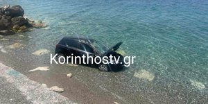αυτοκίνητο μέσα στη θάλασσα