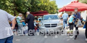 Βόλος: Μπούκαρε αυτοκίνητο στη λαϊκή αγορά/ Φωτογραφία: TheNewspaper.gr