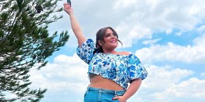 Το look της Δανάης Μπάρκα σε συναυλία