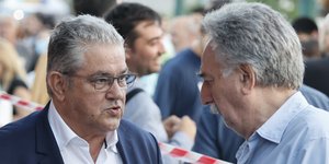 Ο Δημήτρης Κουτσούμπας και ο Γιώργος Πέρρος στη συγκέντρωση διαμαρτυρίας του ΠΑΜΕ για το πολύνεκρο ναυάγιο στην Πύλο