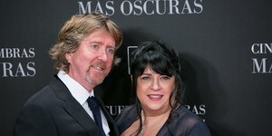 Η Βρετανίδα συγγραφέας και παραγωγός E.L. James και ο σύζυγός της, Niall Leonard, στην πρεμιέρα του «Fifty Shades Darker» στις 8 Φεβρουαρίου 2017, στη Μαδρίτη