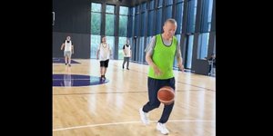 O Ερντογάν παίζει μπάσκετ