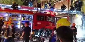 Δυνάμεις της πυροσβεστικής στο εστιατόριο, όπου σημειώθηκε η έκρηξη