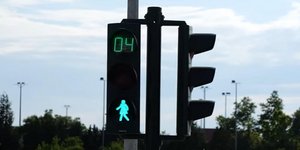Στη Λάρισα έκαναν την εμφάνισή τους τα νέα φανάρια