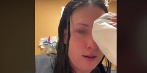 Κόλλησε το μάτι της με κόλλα αντί να ρίξει οφθαλμικές σταγόνες