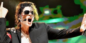 Ο σωσίας Gustavo Hernández στη σκηνή, ως Μάικλ Τζάκσον