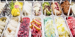 Διάφορες γεύσεις παγωτών