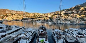 Δεκάδες super yachts κατέφτασαν στο ακριτικό λιμάνι της Σύμης
