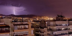 καιρός με κεραυνούς στη θεσσαλονίκη