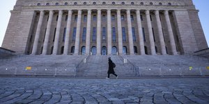 Πεζή έξω από το κοινοβούλιο της Φινλανδίας