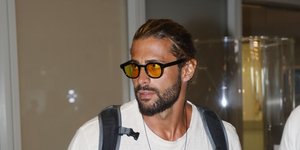 Ο Κωνσταντίνος Βασάλος κατά την άφιξή του στο αεροδρόμιο Ελ. Βενιζέλος