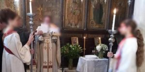 κορίτσια παπαδάκια ιερέας παπάς τέθηκε σε αργία Αρχιεπισκοπή