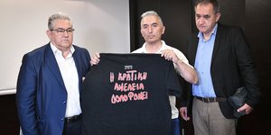 Συνάντηση του Δημήτρη Κουτσούμπα με αντιπροσωπεία του Συλλόγου Ατόμων Πληγέντων Δυστυχήματος Τεμπών