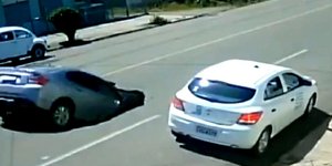 Λακκούβα αυτοκίνητο