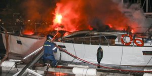 Φωτογραφία από το φλεγόμενο σκάφος