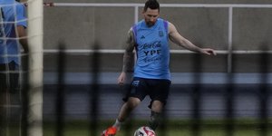 Ο Λιονέλ Μέσι σε πρόσφατη προπόνηση της εθνικής Αργεντινής στο Πεκίνο 