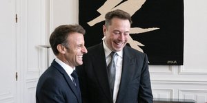 Φωτογραφία από τη συνάντηση Μακρόν-Μασκ