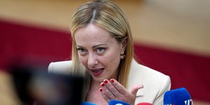 Η Τζόρτζια Μελόνι στη συνέντευξη Τύπου μετά τη Σύνοδο Κορυφής