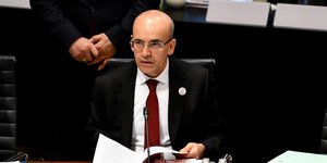 Ο Μεχμέτ Σιμσέκ αναλαμβάνει σύμφωνα με το Bloomberg το τιμόνι της τουρκικής οικονομίας