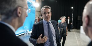 Ο πρόεδρος της ΝΔ Κυριάκος Μητσοτάκης στη διακαναλική συνέντευξη στο Λαύριο