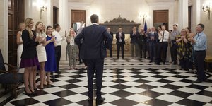 Το ζεστό χειροκρότημα στον Κυριάκο Μητσοτάκη από την οικογένειά του και τους στενούς συνεργάτες του 