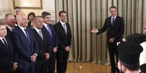 Ο Μητσοτάκης μοιράζει ευθύνες: Οι μπλε φάκελοι στο υπουργικό της Τετάρτης, τα πρώτα νομοσχέδια