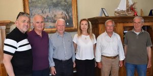 Ο Περιφερειάρχης βορειου Αιγαίου Κ. Μουτζούρη με την αντιπροσωπεία της Σμύρνης