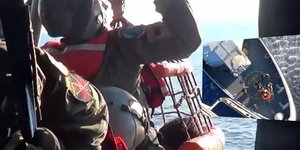 Τα πρώτα πλάνα από τη διάσωση των μεταναστών μετά το τραγικό ναυάγιο ανοικτά της Πύλου 