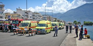 Ασθενοφόρα στο λιμάνι της Καλαμάτας