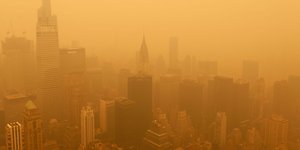 Σκηνές Αποκάλυψης στη Νέα Υόρκη πνίγηκε στον καπνό