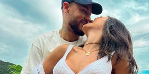 Νεϊμάρ και Μπρούνα Μπιανκάρντι έγκυος αγκαλιά