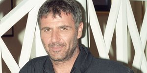 Ο Νίκος Σεργιανόπουλος στα γυρίσματα των Δύο Ξένων 