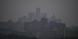 Απόκοσμη ομίχλη στη Νέα Υόρκη λόγω των καπνών από τις πυρκαγιές στον Καναδά