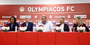 Παρουσίαση των Κορδόν, Μαρτίνεθ, από την ΠΑΕ Ολυμπιακός
