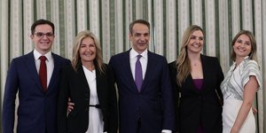 Ο Κυριάκος Μητσοτάκης με την Μαρέβα και τα παιδιά τους στο Προεδρικό, ορκίστηκε πρωθυπουργός