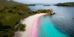 Αφιέρωμα στις καλύτερες παραλίες με ροζ άμμο στην Ευρώπη έκανε η «The Sun»