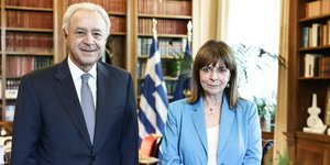 Σακελλαροπούλου: Συνάντηση με τον υπηρεσιακό υπουργό Εξωτερικών Βασίλη Κασκαρέλη