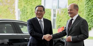 Ο νέος πρωθυπουργός της Κίνας με τον Όλαφ Σολτς 