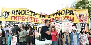 Κόσμος στη συγκέντρωση για το ναυάγιο στην Πύλο