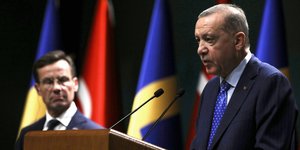 Ο πρόεδρος της Τουρκίας Ρετζέπ Ταγίπ Ερντογάν με τον πρωθυπουργό της Σουηδίας Ουλφ Κρίστερσον