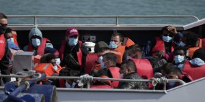 Ιδιαίτερα ακριβό είναι το σχέδιο της βρετανικής κυβέρνησης να στέλνει αιτούντες άσυλο στη Ρουάντα