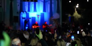 συναυλια χερια κινητα 