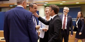 Μητσοτάκης και Μακρόν στη Σύνοδο Κορυφής της ΕΕ