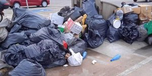 Σκουπίδια στην Τήνο 