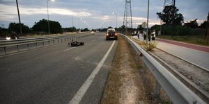 Mηχανή πεσμένη στο έδαφος στη Λάρισα