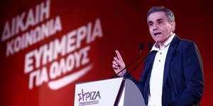 Ο Ευκλείδης Τσακαλώτος στην παρουσίαση του προγράμματος του ΣΥΡΙΖΑ / Φωτογραφία: EUROKINISSI