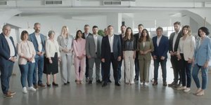 Το νέο σποτ του ΣΥΡΙΖΑ, ο Αλ. Τσίπρας με τα μέλη της εκλογικής επιτροπής