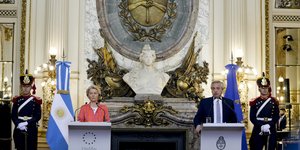 Η πρόεδρος της Κομισιόν Ούρσουλα φον ντερ Λάιεν και ο πρόεδρος της Αργεντινής, Αλμπέρτο Φερνάντες