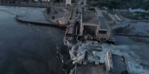 Το φράγμα της Χερσώνας μετά τους βομβαρδισμούς/ Φωτογραφία: Ukraine's Presidential Office via AP