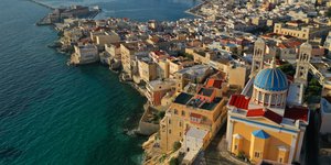 συρος χρωματιστη εκκλησια